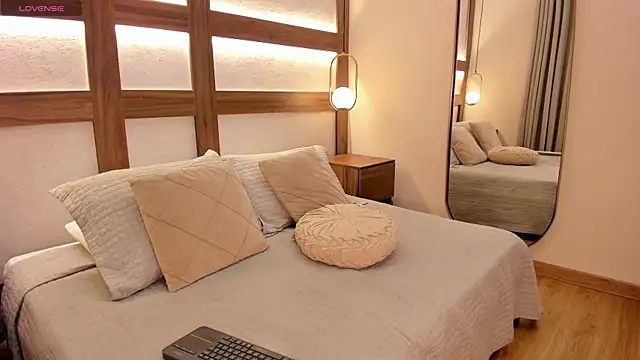 Aurea Silk online show from 04/13/26, 08:35