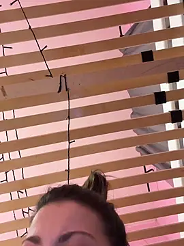 Snapshot of LaraHolt chatting on 02/21/26, 09:06 LaraHolt online show from 02/21/26, 09:06