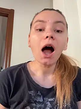 AlessiaandJay online show from 04/18/26, 08:27