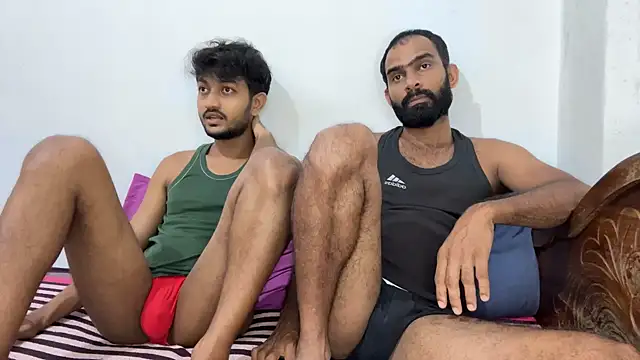 Snapshot of DesiDaddyandSon chatting on 05/17/26, 05:46 DesiDaddyandSon online show from 05/17/26, 05:46