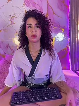 Woo isDaphne online show from 03/07/26, 10:59