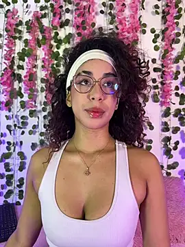 Woo isDaphne online show from 02/24/26, 10:54