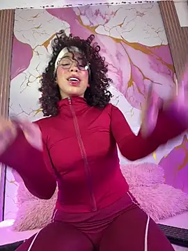 Woo isDaphne online show from 04/17/26, 11:07