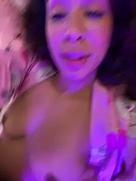 Woo isDaphne online show from 05/18/26, 04:07