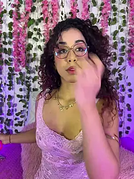 Woo isDaphne online show from 02/20/26, 11:06