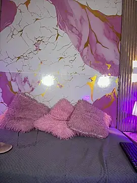 Woo isDaphne online show from 04/09/26, 11:00