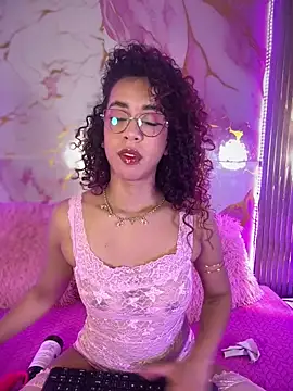 Woo isDaphne online show from 03/04/26, 11:01