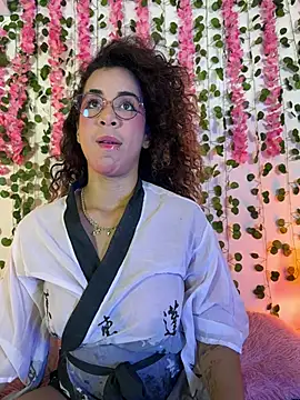 Woo isDaphne online show from 02/16/26, 11:57