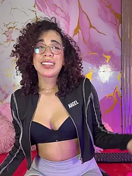 Woo isDaphne online show from 04/18/26, 11:05