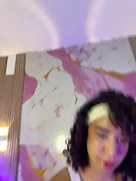 Woo isDaphne online show from 04/08/26, 10:55