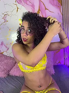 Woo isDaphne online show from 04/17/26, 12:02