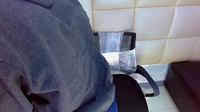 Snapshot of DaviidBuckx_ chatting on 03/01/26, 02:06 DaviidBuckx online show from 03/01/26, 02:06