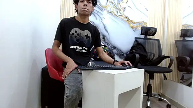 Snapshot of DaviidBuckx_ chatting on 02/17/26, 02:09 DaviidBuckx online show from 02/17/26, 02:09