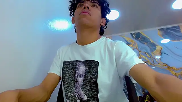 Snapshot of DaviidBuckx_ chatting on 02/21/26, 02:24 DaviidBuckx online show from 02/21/26, 02:24