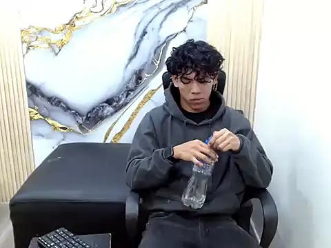 Snapshot of DaviidBuckx_ chatting on 02/13/26, 02:33 DaviidBuckx online show from 02/13/26, 02:33