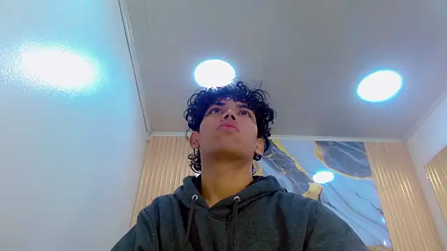 Snapshot of DaviidBuckx_ chatting on 02/23/26, 02:46 DaviidBuckx online show from 02/23/26, 02:46