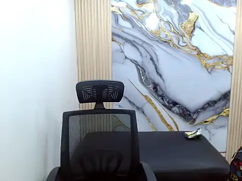 Snapshot of DaviidBuckx_ chatting on 02/15/26, 02:34 DaviidBuckx online show from 02/15/26, 02:34