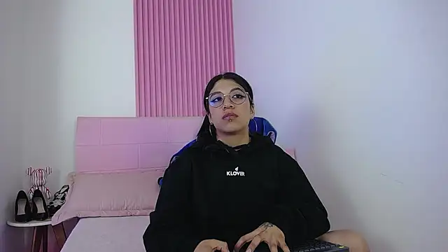 sharlotaustral18 online show from 02/10/26, 03:44