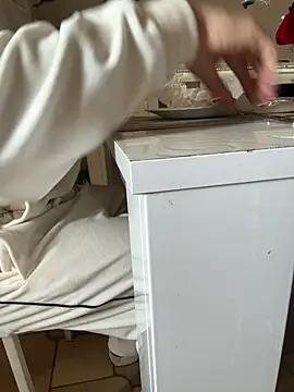 Snapshot of trombaio chatting on 02/25/26, 01:44 trombaio online show from 02/25/26, 01:44