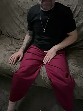 Snapshot of trombaio chatting on 02/13/26, 11:38 trombaio online show from 02/13/26, 11:38