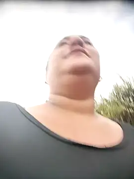 Snapshot of tania_queen chatting on 02/24/26, 11:44 tania queen online show from 02/24/26, 11:44