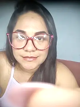 Snapshot of tania_queen chatting on 02/25/26, 12:00 tania queen online show from 02/25/26, 12:00