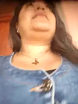 Snapshot of tania_queen chatting on 02/21/26, 09:39 tania queen online show from 02/21/26, 09:39