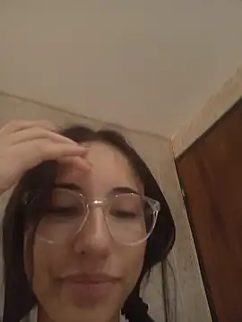 Snapshot of isaaabelaaa chatting on 02/15/26, 11:42 isaaabelaaa online show from 02/15/26, 11:42