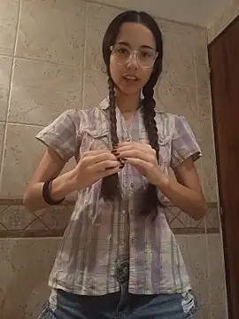 Snapshot of isaaabelaaa chatting on 02/13/26, 11:10 isaaabelaaa online show from 02/13/26, 11:10