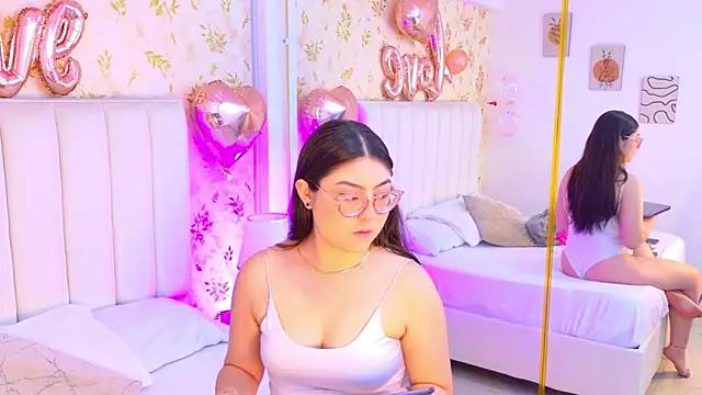 Snapshot of Mia_Reize chatting on 02/11/26, 11:54 Mia Reize online show from 02/11/26, 11:54