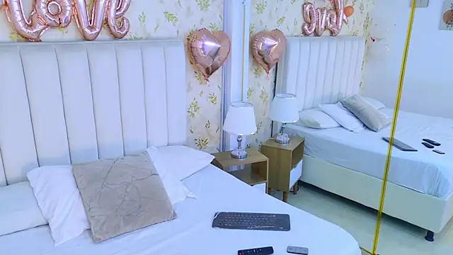 Snapshot of Mia_Reize chatting on 02/16/26, 12:26 Mia Reize online show from 02/16/26, 12:26