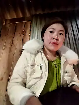 Snapshot of Yiyoongg chatting on 02/22/26, 12:46 Yiyoongg online show from 02/22/26, 12:46