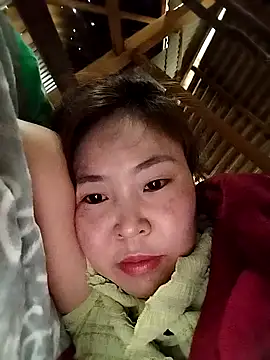 Snapshot of Yiyoongg chatting on 02/19/26, 02:19 Yiyoongg online show from 02/19/26, 02:19