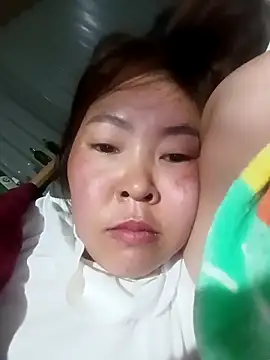 Snapshot of Yiyoongg chatting on 02/17/26, 11:46 Yiyoongg online show from 02/17/26, 11:46