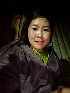 Snapshot of Yiyoongg chatting on 02/22/26, 12:51 Yiyoongg online show from 02/22/26, 12:51