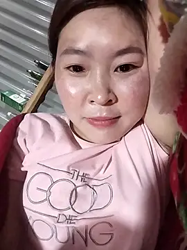 Snapshot of Yiyoongg chatting on 02/23/26, 01:29 Yiyoongg online show from 02/23/26, 01:29