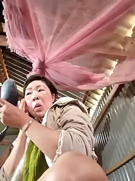 Snapshot of Yiyoongg chatting on 02/27/26, 01:17 Yiyoongg online show from 02/27/26, 01:17