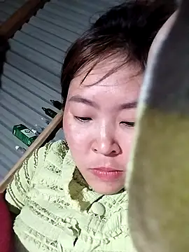 Snapshot of Yiyoongg chatting on 02/18/26, 01:29 Yiyoongg online show from 02/18/26, 01:29