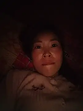 Snapshot of Yiyoongg chatting on 06/14/26, 05:41 Yiyoongg online show from 06/14/26, 05:41