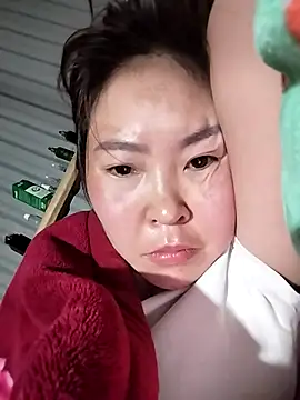 Snapshot of Yiyoongg chatting on 02/28/26, 11:04 Yiyoongg online show from 02/28/26, 11:04