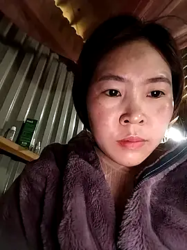 Snapshot of Yiyoongg chatting on 02/14/26, 01:17 Yiyoongg online show from 02/14/26, 01:17