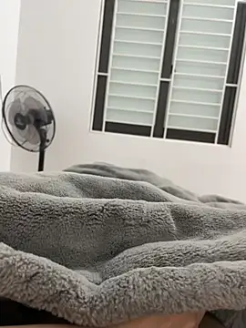 Snapshot of huyenzz chatting on 02/19/26, 02:58 huyenzz online show from 02/19/26, 02:58