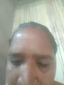 Snapshot of Loomaraj chatting on 02/19/26, 03:58 Loomaraj online show from 02/19/26, 03:58