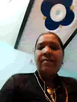 Snapshot of Loomaraj chatting on 06/10/26, 12:23 Loomaraj online show from 06/10/26, 12:23