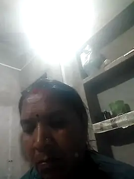 Snapshot of Loomaraj chatting on 02/16/26, 08:18 Loomaraj online show from 02/16/26, 08:18