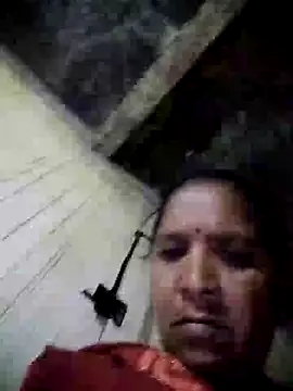 Snapshot of Loomaraj chatting on 07/14/26, 02:34 Loomaraj online show from 07/14/26, 02:34