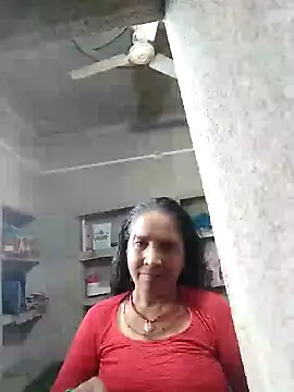 Snapshot of Loomaraj chatting on 07/17/26, 10:56 Loomaraj online show from 07/17/26, 10:56