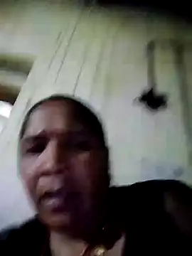 Snapshot of Loomaraj chatting on 06/16/26, 05:57 Loomaraj online show from 06/16/26, 05:57
