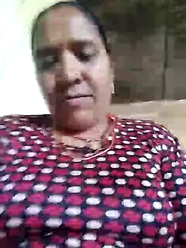 Snapshot of Loomaraj chatting on 06/15/26, 04:50 Loomaraj online show from 06/15/26, 04:50