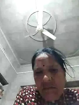 Snapshot of Loomaraj chatting on 06/20/26, 08:47 Loomaraj online show from 06/20/26, 08:47